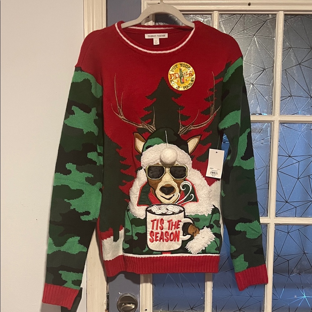 Kohl's Festive Reindeer Sweater - Red and Green size medium NWT